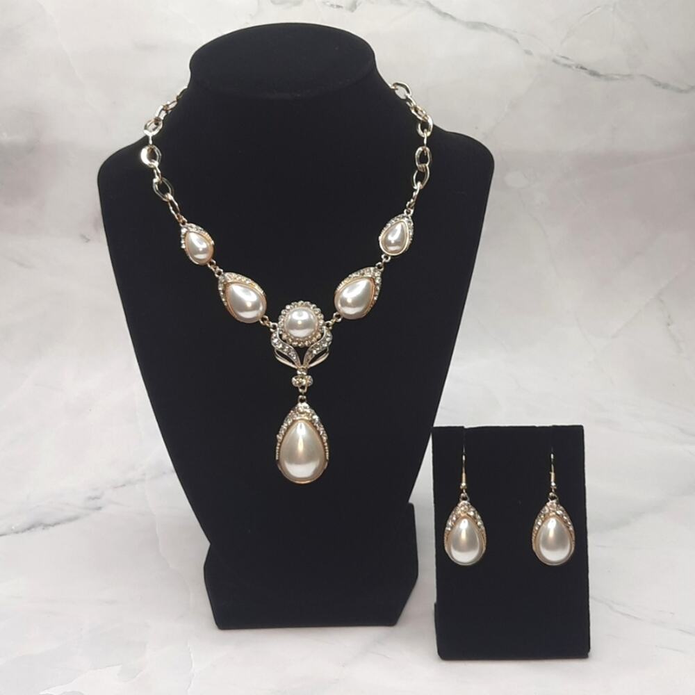 Pearlescent and Clear Crystal Statement Necklace Set